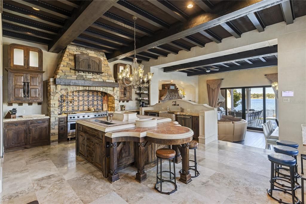 For Sale: $5,995,000 (6 beds, 6 baths, 10617 Square Feet)