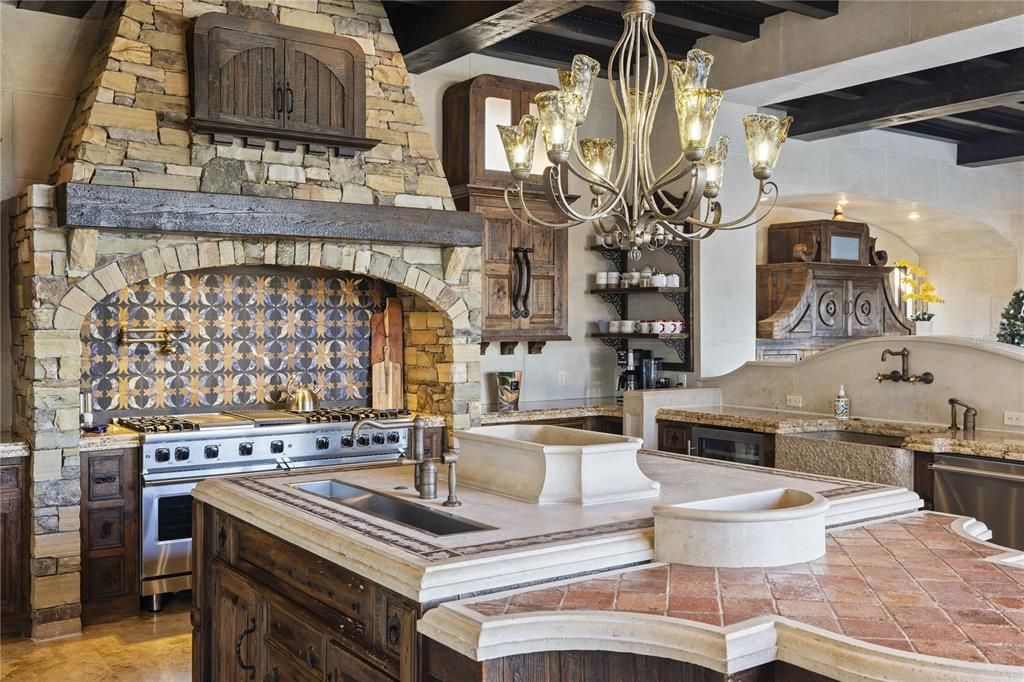 For Sale: $5,995,000 (6 beds, 6 baths, 10617 Square Feet)