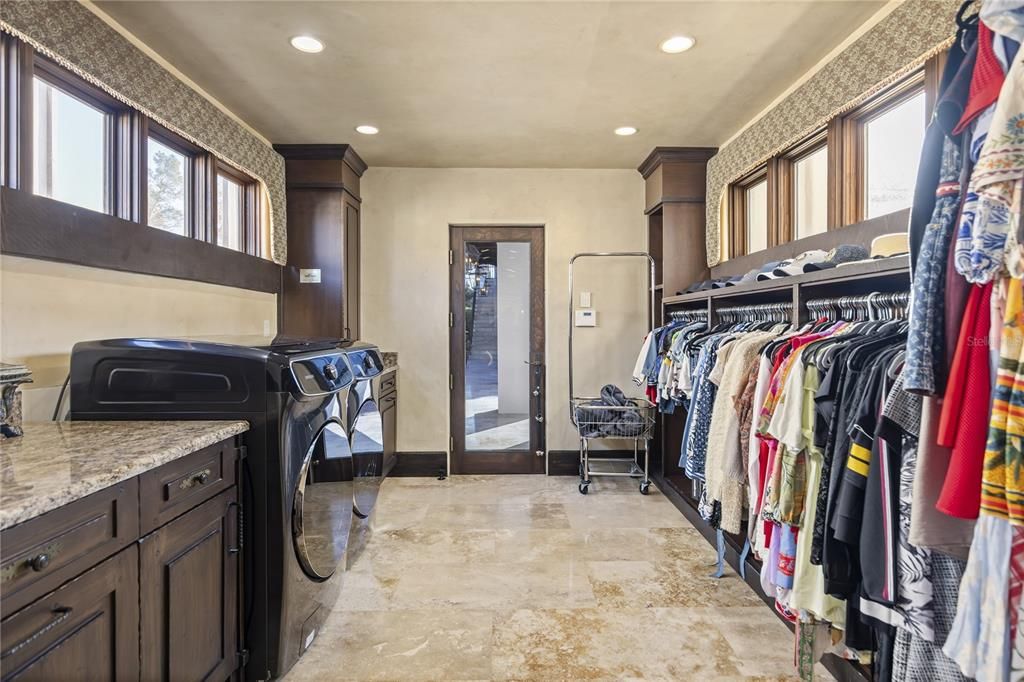 For Sale: $5,995,000 (6 beds, 6 baths, 10617 Square Feet)