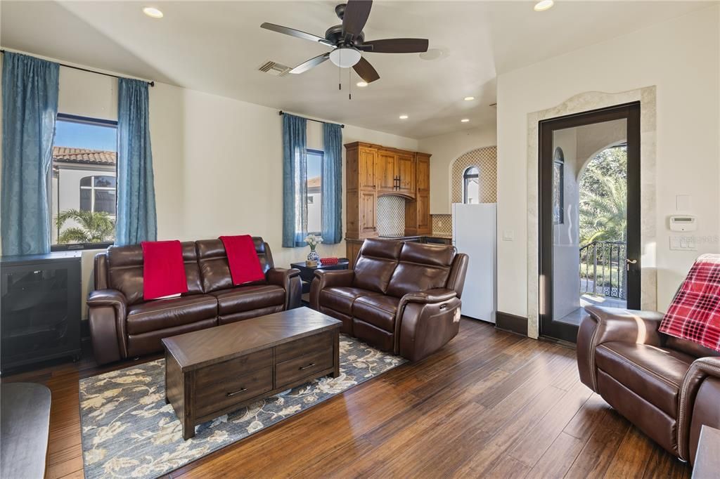 For Sale: $5,995,000 (6 beds, 6 baths, 10617 Square Feet)