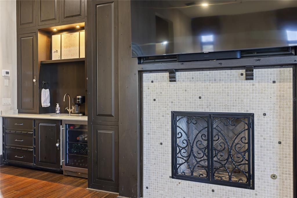 For Sale: $5,995,000 (6 beds, 6 baths, 10617 Square Feet)