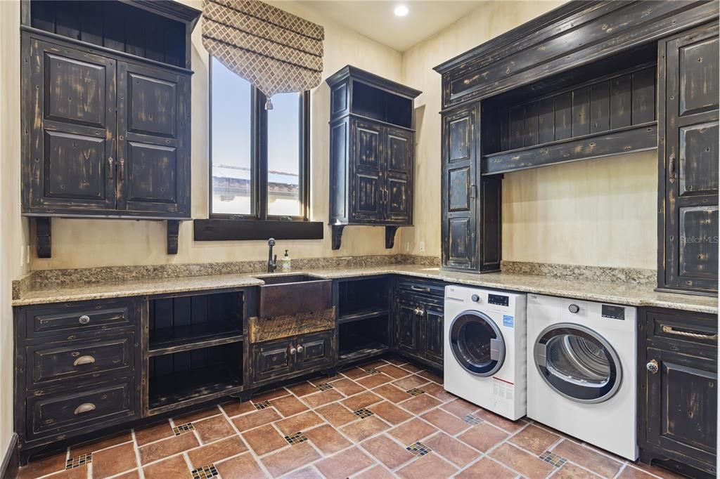 For Sale: $5,995,000 (6 beds, 6 baths, 10617 Square Feet)