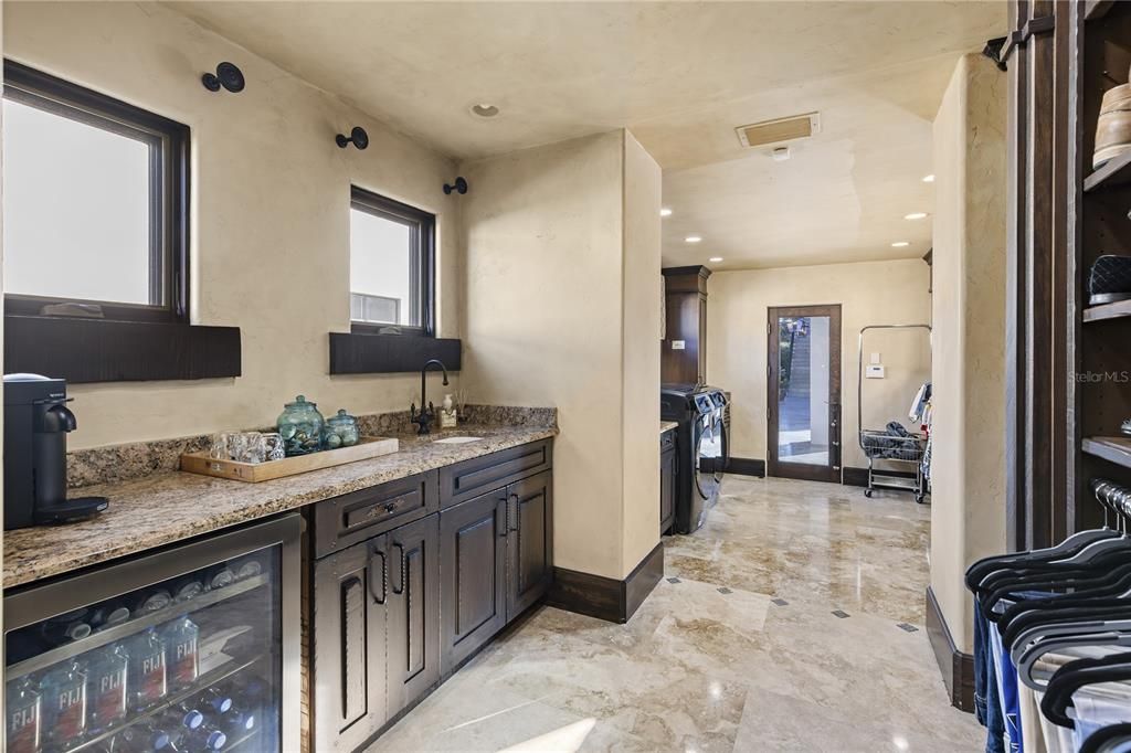 For Sale: $5,995,000 (6 beds, 6 baths, 10617 Square Feet)