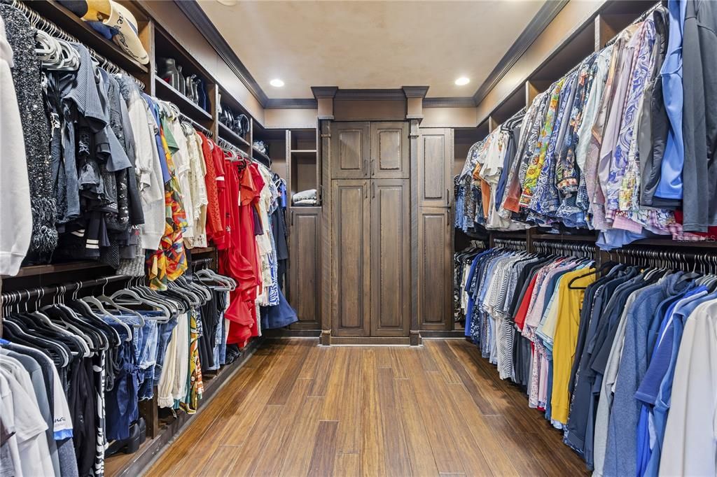 For Sale: $5,995,000 (6 beds, 6 baths, 10617 Square Feet)