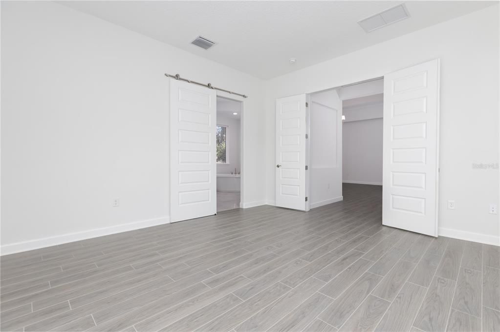 En Venta: $975,000 (4 camas, 3 baños, 2376 Pies cuadrados)