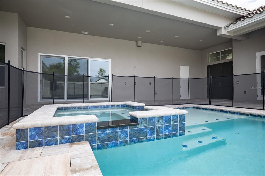 En Venta: $975,000 (4 camas, 3 baños, 2376 Pies cuadrados)