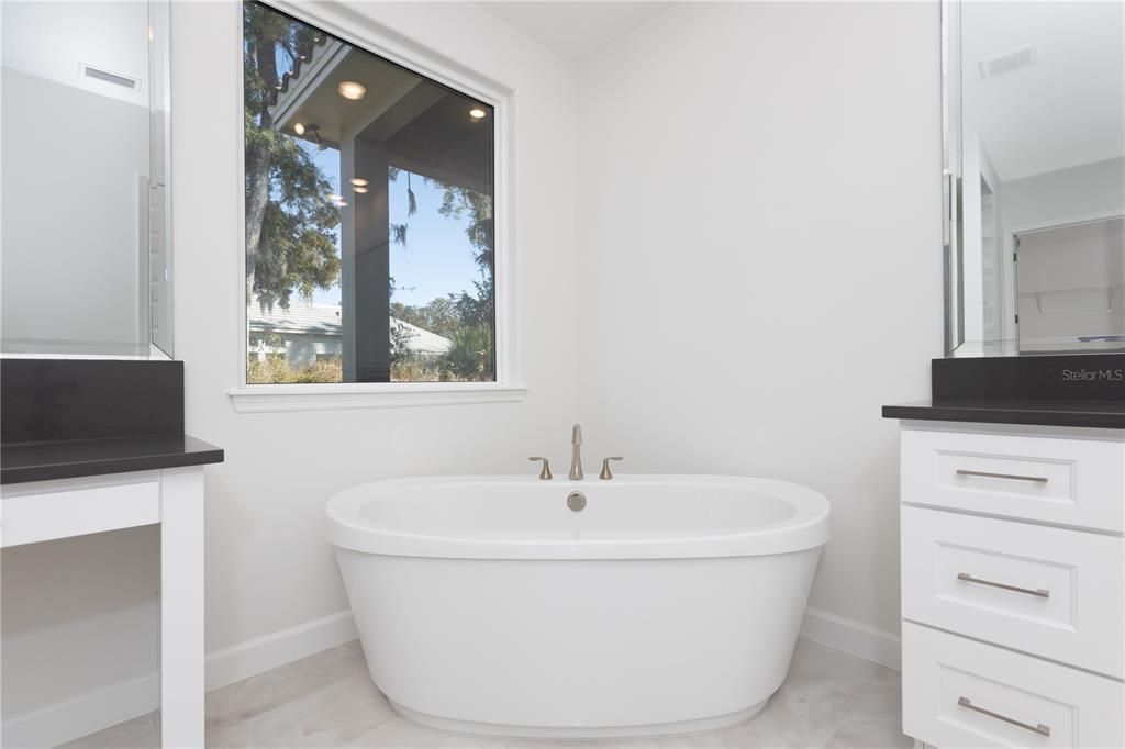 En Venta: $975,000 (4 camas, 3 baños, 2376 Pies cuadrados)