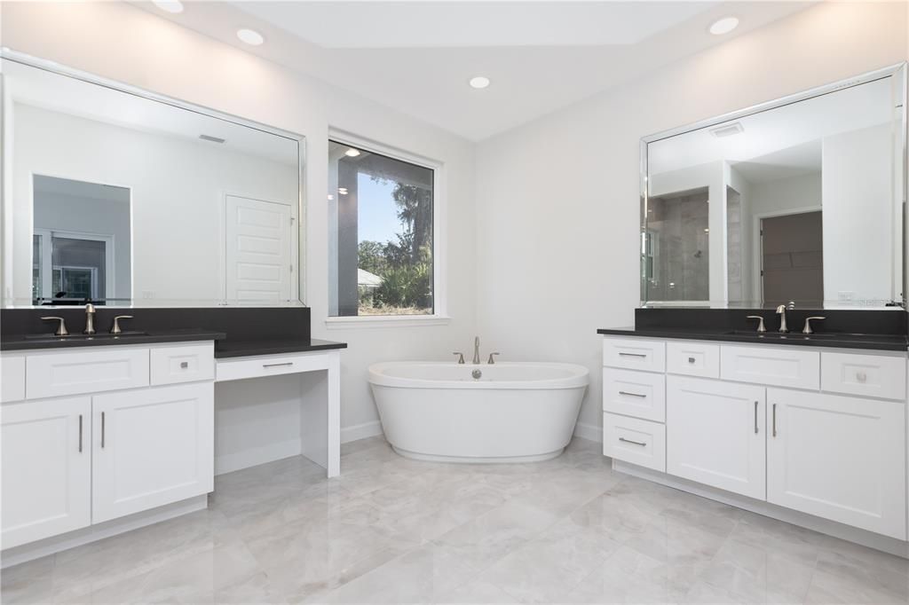 En Venta: $975,000 (4 camas, 3 baños, 2376 Pies cuadrados)