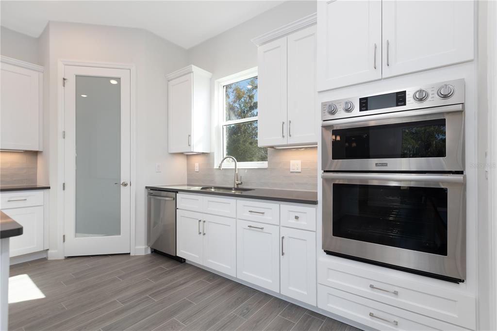 En Venta: $975,000 (4 camas, 3 baños, 2376 Pies cuadrados)