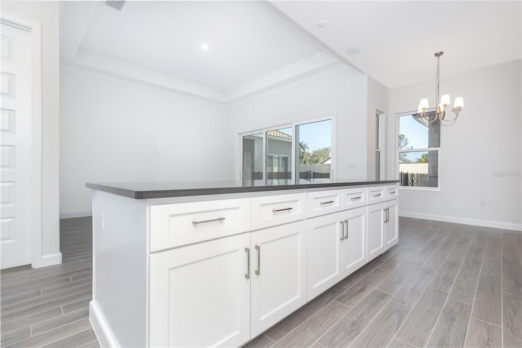 En Venta: $975,000 (4 camas, 3 baños, 2376 Pies cuadrados)