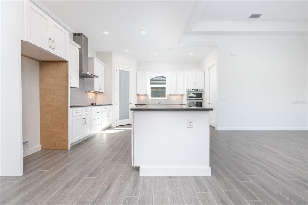 En Venta: $975,000 (4 camas, 3 baños, 2376 Pies cuadrados)