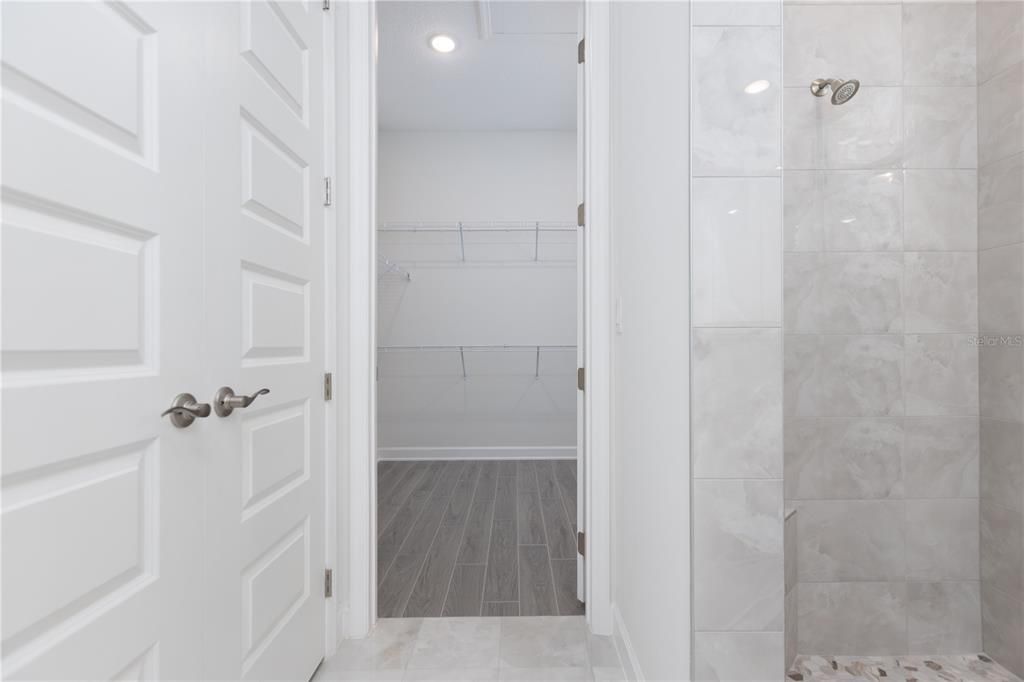 En Venta: $975,000 (4 camas, 3 baños, 2376 Pies cuadrados)