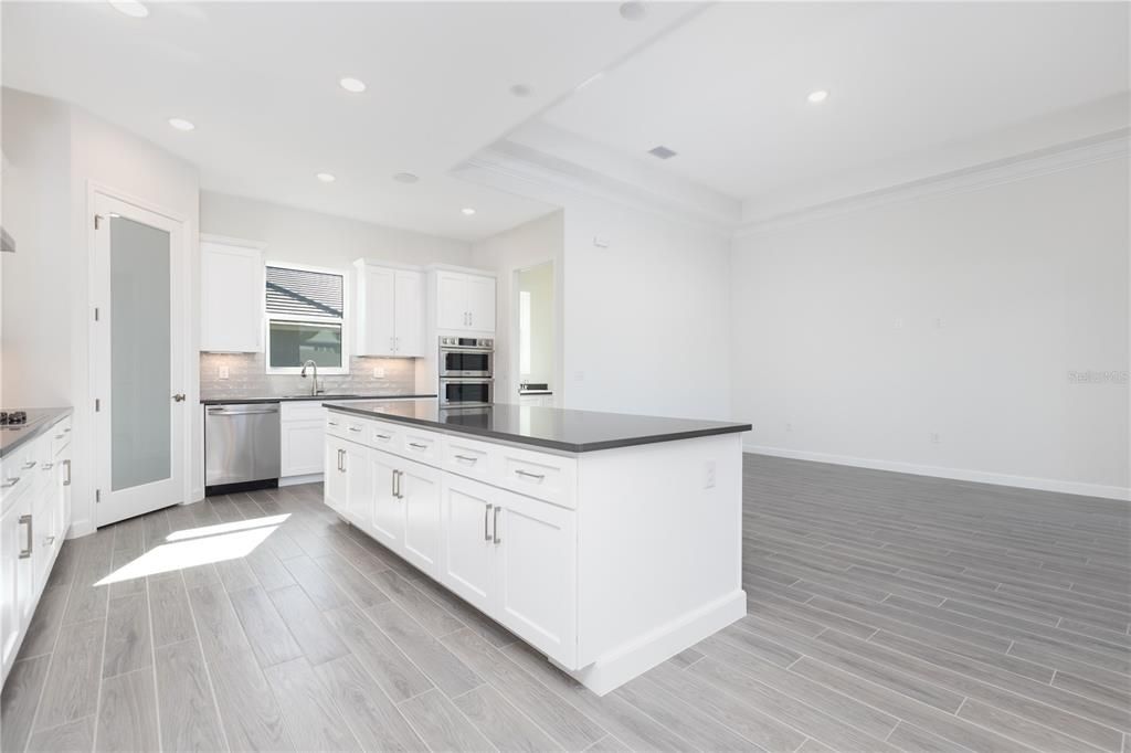 En Venta: $975,000 (4 camas, 3 baños, 2376 Pies cuadrados)