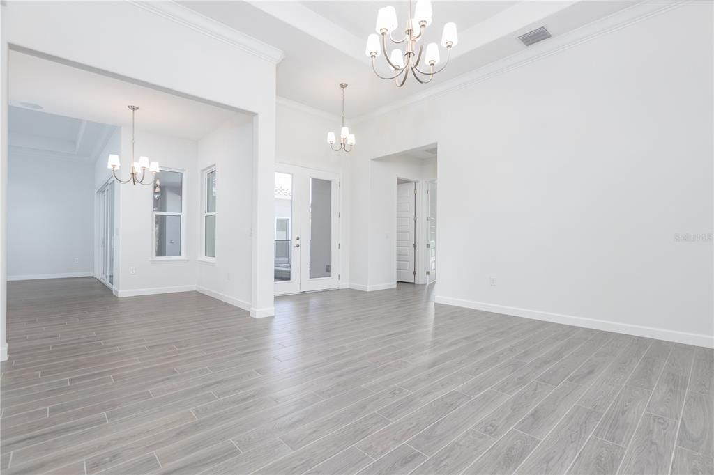 En Venta: $975,000 (4 camas, 3 baños, 2376 Pies cuadrados)