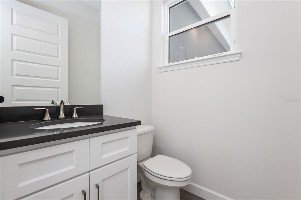 En Venta: $975,000 (4 camas, 3 baños, 2376 Pies cuadrados)