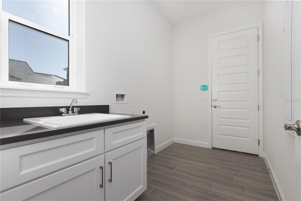 En Venta: $975,000 (4 camas, 3 baños, 2376 Pies cuadrados)