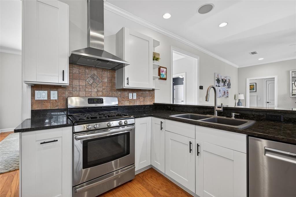 En Venta: $1,350,000 (4 camas, 2 baños, 2228 Pies cuadrados)