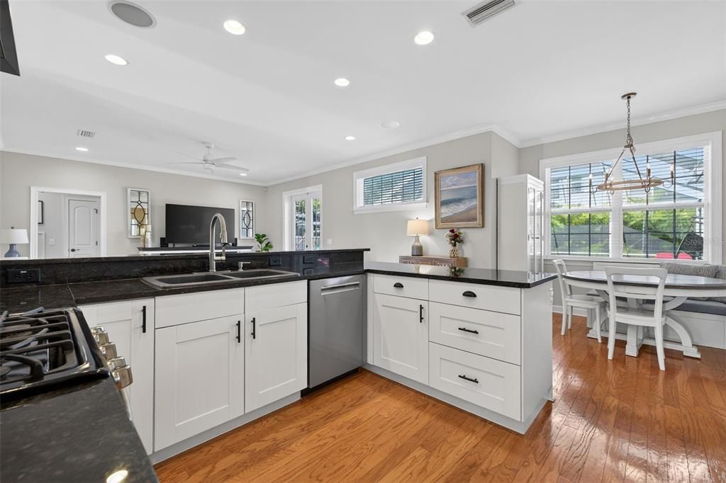 En Venta: $1,350,000 (4 camas, 2 baños, 2228 Pies cuadrados)