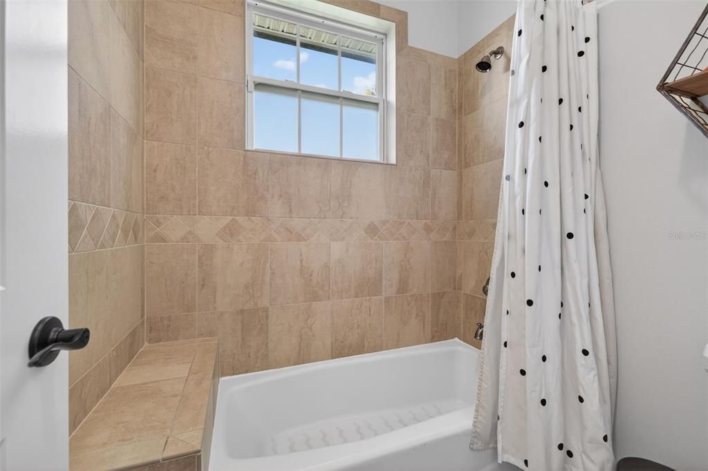 En Venta: $1,350,000 (4 camas, 2 baños, 2228 Pies cuadrados)