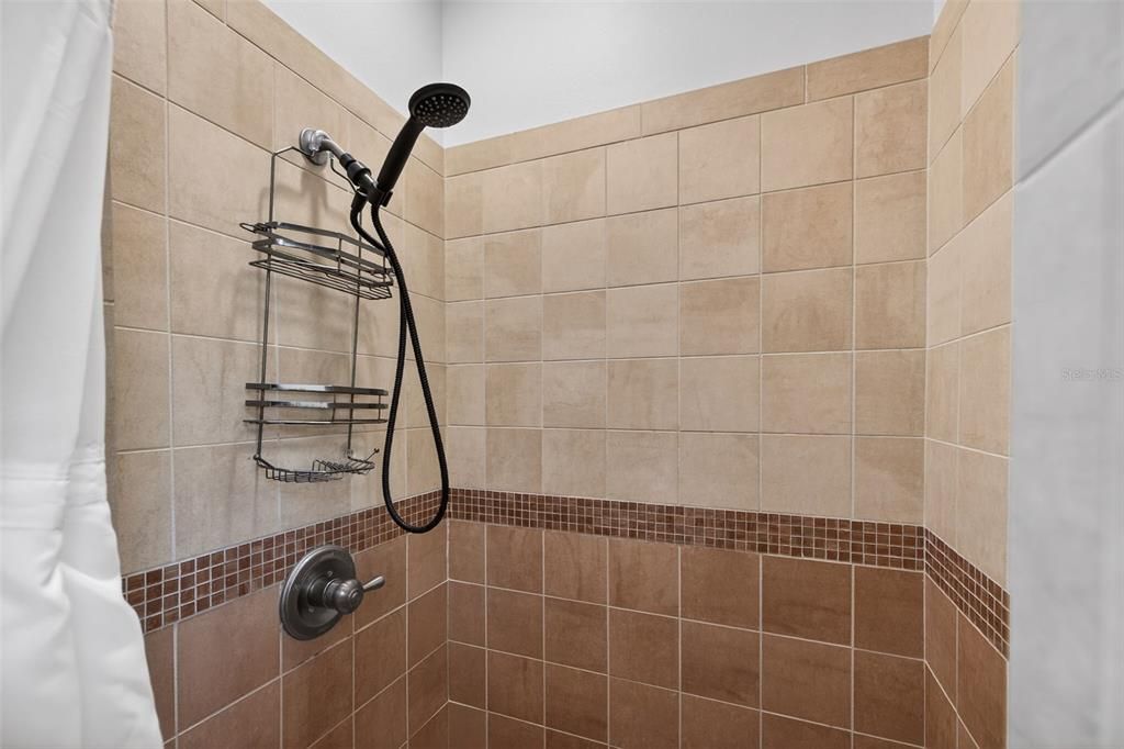 En Venta: $1,350,000 (4 camas, 2 baños, 2228 Pies cuadrados)