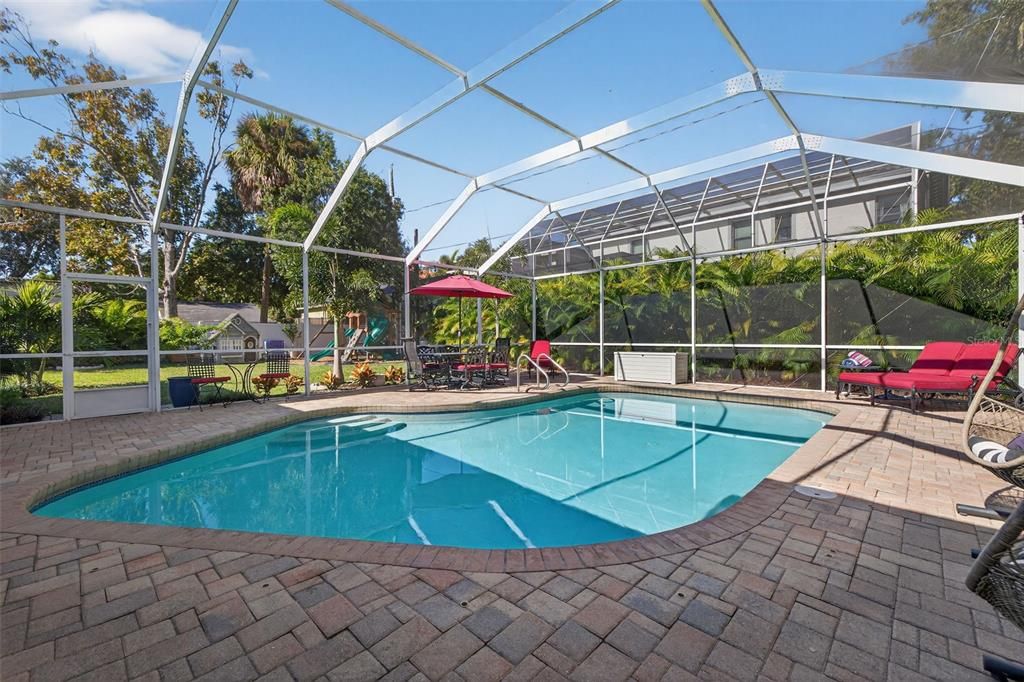 En Venta: $1,350,000 (4 camas, 2 baños, 2228 Pies cuadrados)