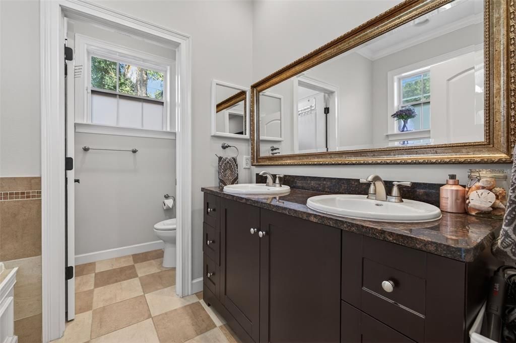 En Venta: $1,350,000 (4 camas, 2 baños, 2228 Pies cuadrados)