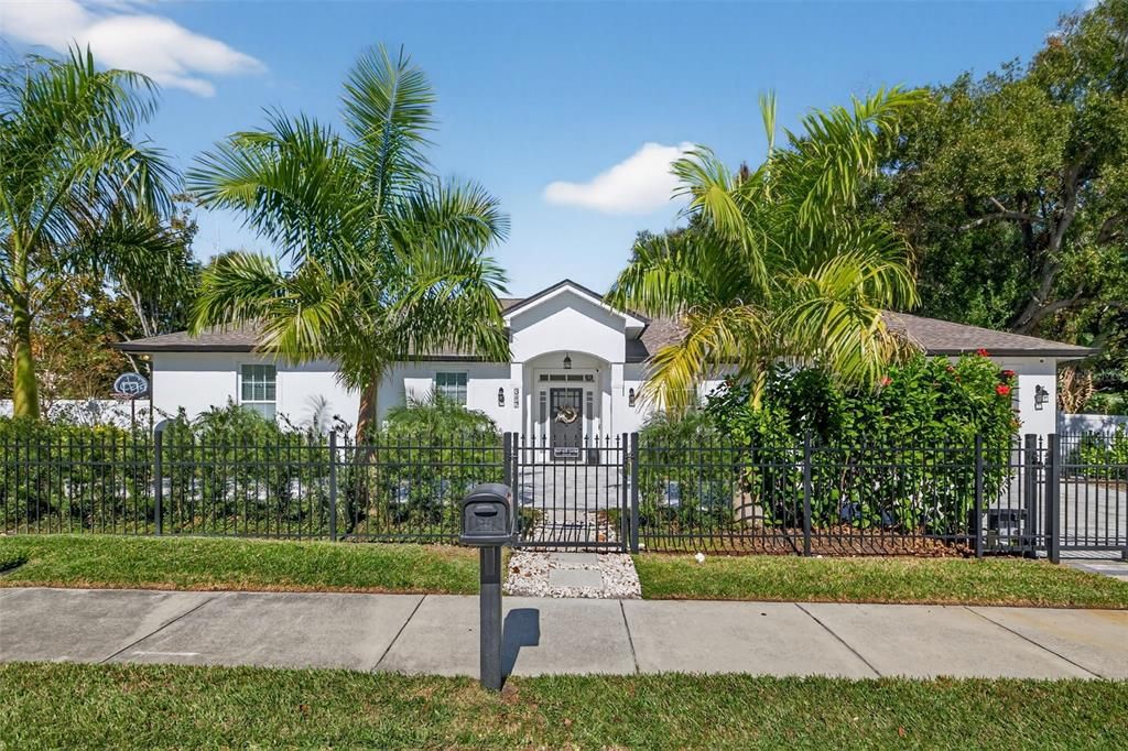 En Venta: $1,350,000 (4 camas, 2 baños, 2228 Pies cuadrados)