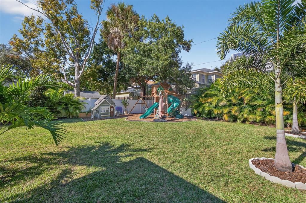 En Venta: $1,350,000 (4 camas, 2 baños, 2228 Pies cuadrados)