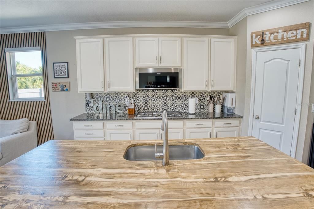 For Sale: $810,000 (3 beds, 2 baths, 2278 Square Feet)