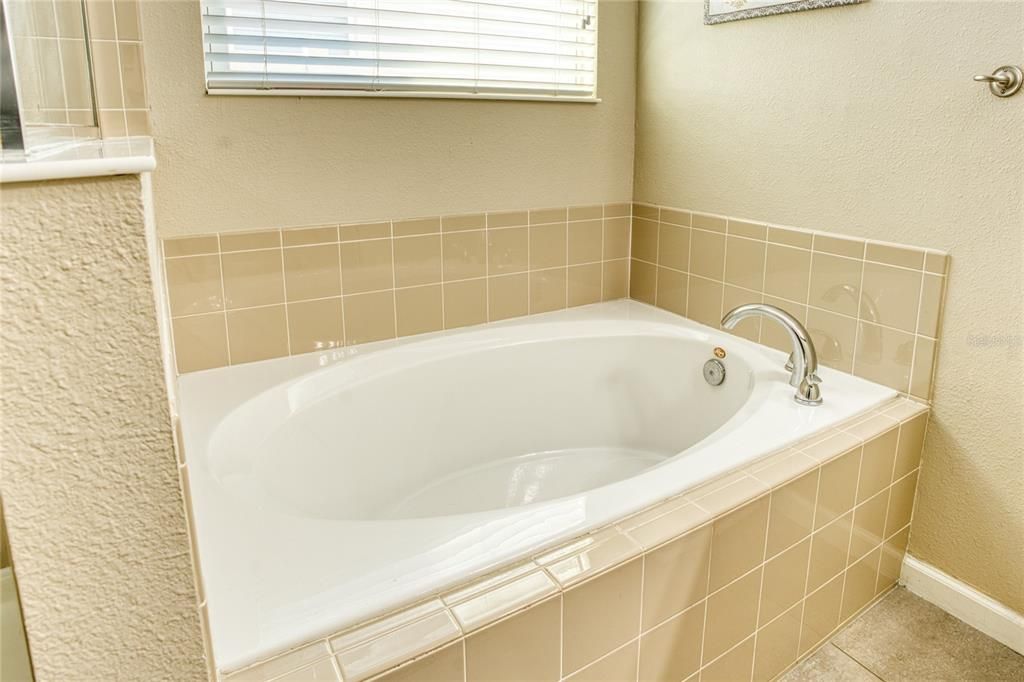 For Sale: $810,000 (3 beds, 2 baths, 2278 Square Feet)