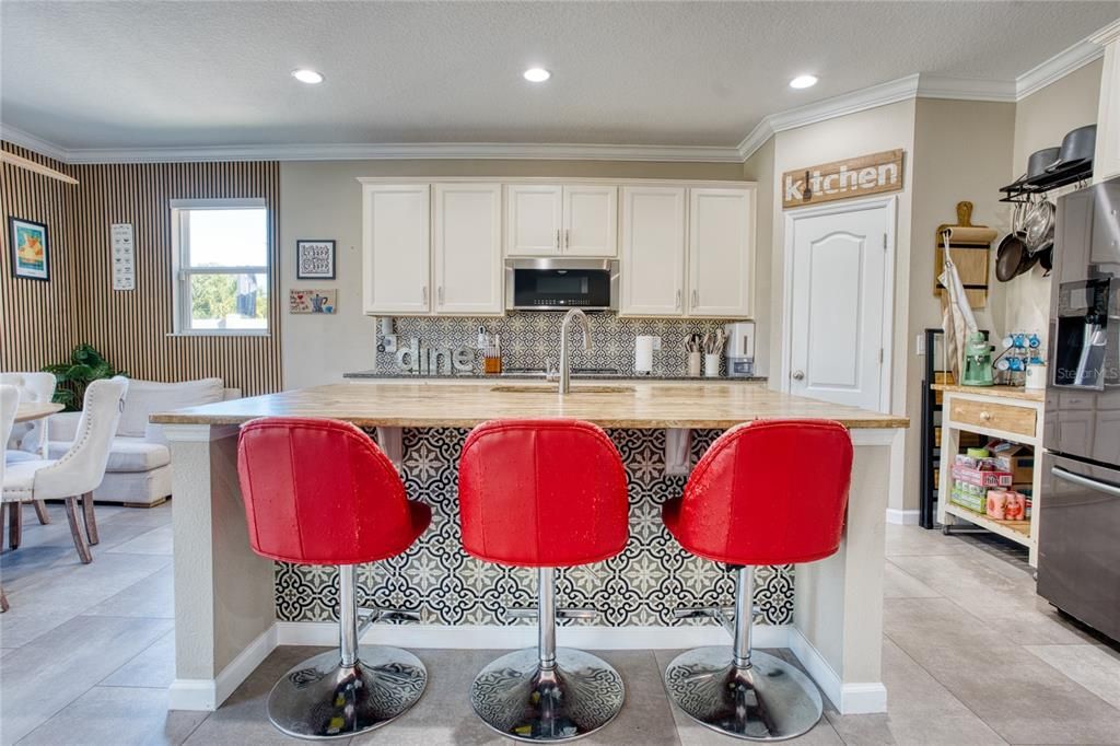 For Sale: $810,000 (3 beds, 2 baths, 2278 Square Feet)