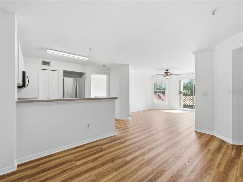 待售: $225,000 (2 贝兹, 2 浴室, 1104 平方英尺)