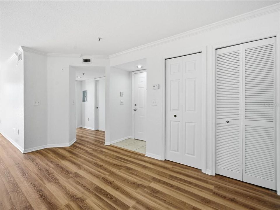 待售: $225,000 (2 贝兹, 2 浴室, 1104 平方英尺)