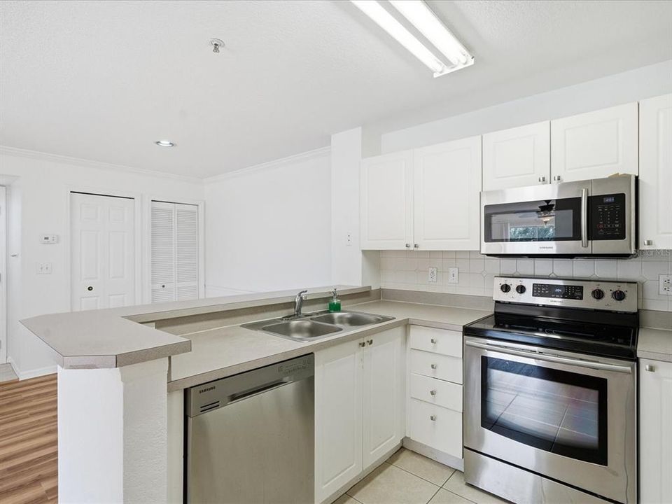 待售: $225,000 (2 贝兹, 2 浴室, 1104 平方英尺)