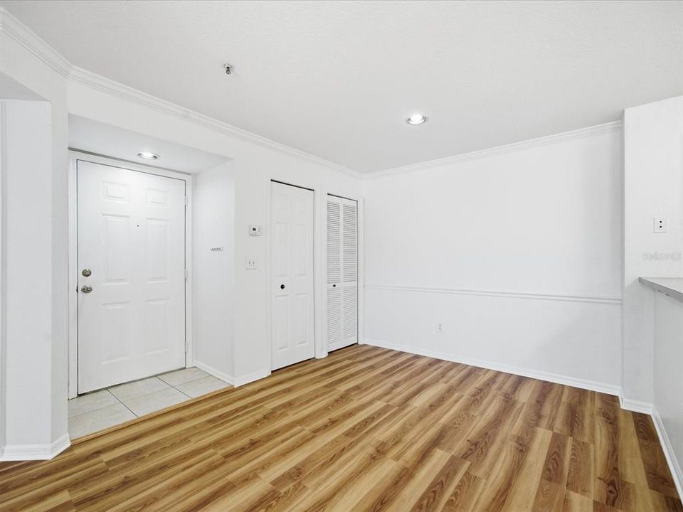 待售: $225,000 (2 贝兹, 2 浴室, 1104 平方英尺)