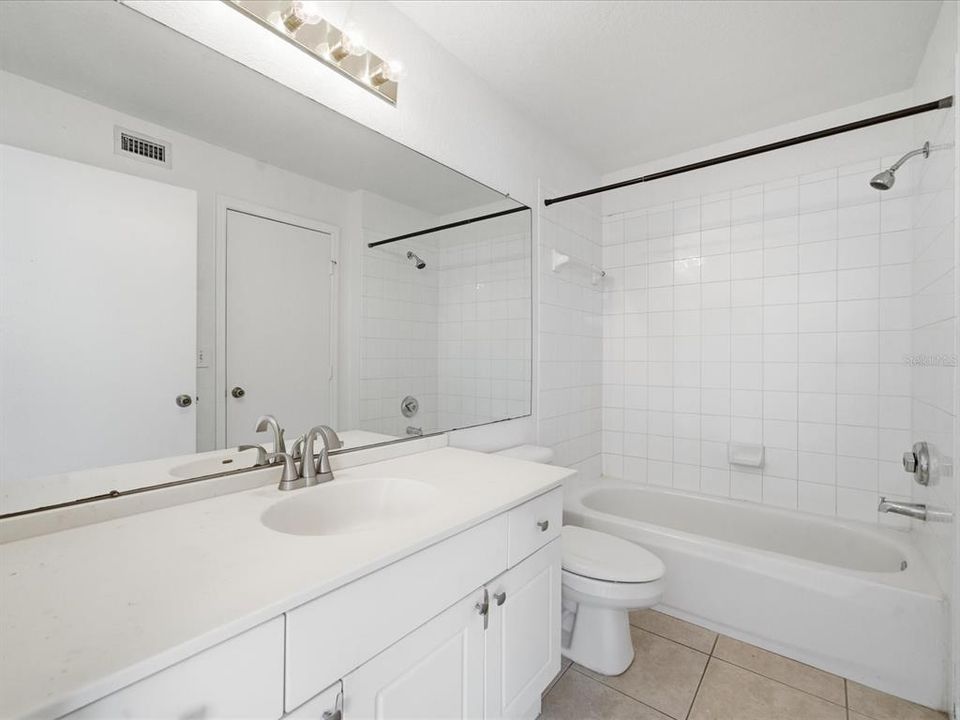 待售: $225,000 (2 贝兹, 2 浴室, 1104 平方英尺)