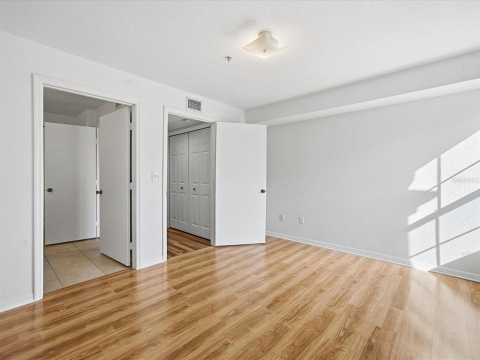 待售: $225,000 (2 贝兹, 2 浴室, 1104 平方英尺)