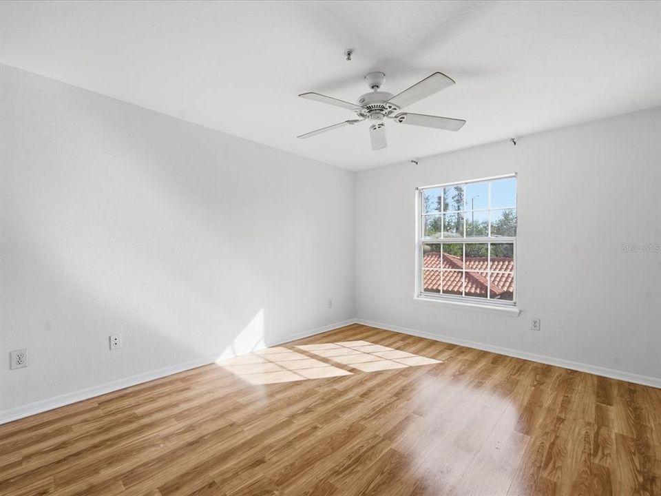 待售: $225,000 (2 贝兹, 2 浴室, 1104 平方英尺)