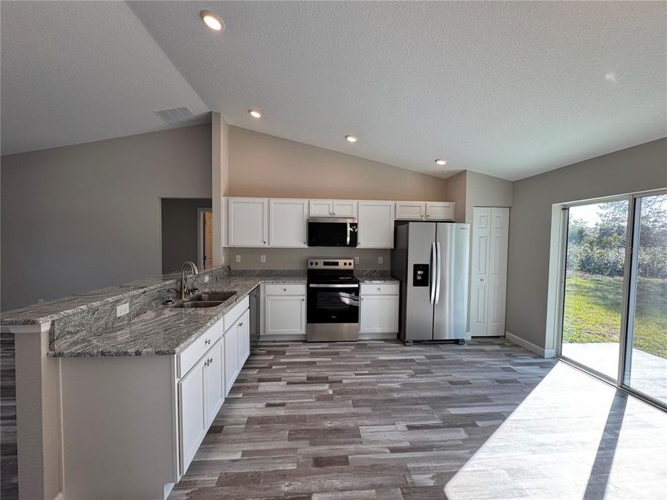 For Rent: $1,900 (3 beds, 2 baths, 1324 Square Feet)