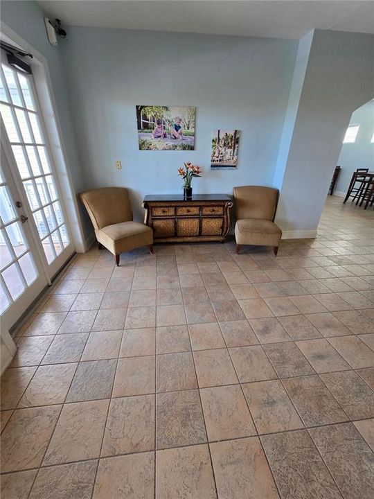 For Sale: $198,000 (2 beds, 2 baths, 1173 Square Feet)