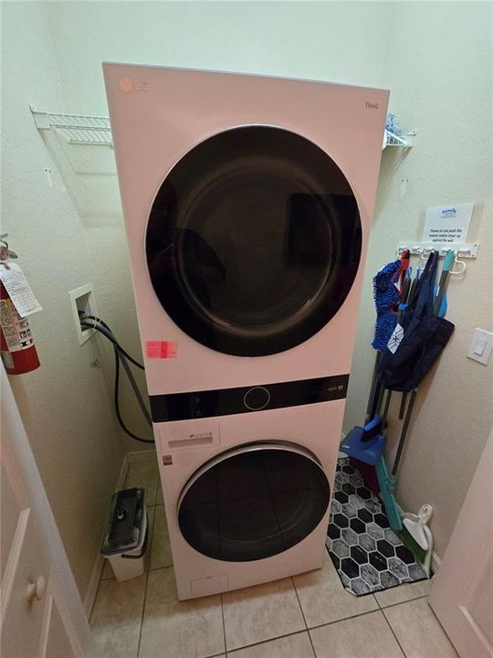 На продажу: $205,000 (2 спален, 2 ванн, 1173 Квадратных фут)