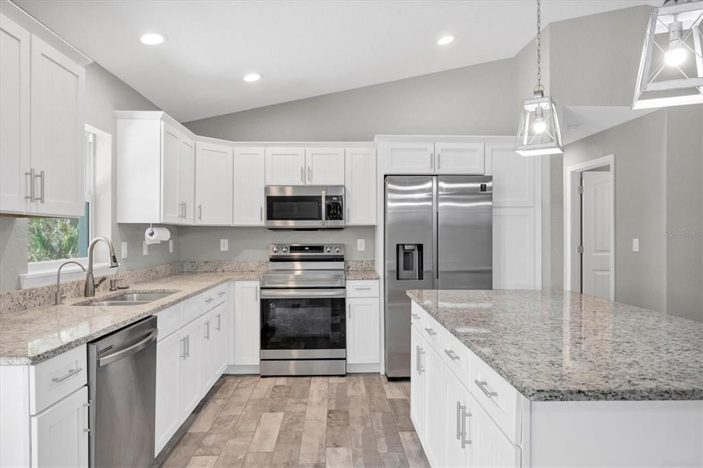 For Sale: $325,000 (3 beds, 2 baths, 1639 Square Feet)