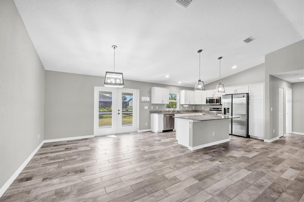 For Sale: $325,000 (3 beds, 2 baths, 1639 Square Feet)