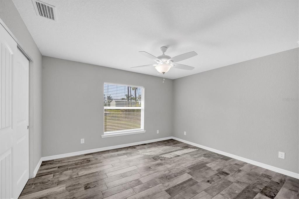 For Sale: $325,000 (3 beds, 2 baths, 1639 Square Feet)