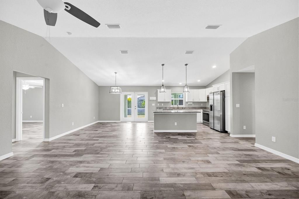 For Sale: $325,000 (3 beds, 2 baths, 1639 Square Feet)