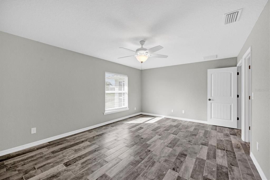 For Sale: $325,000 (3 beds, 2 baths, 1639 Square Feet)