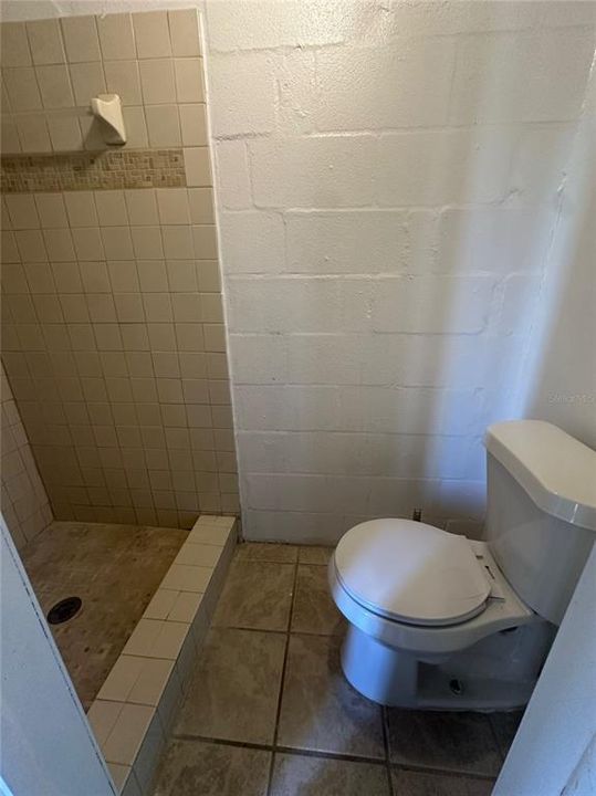 For Sale: $220,000 (2 beds, 1 baths, 1099 Square Feet)