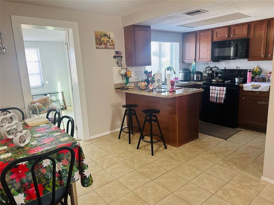 For Sale: $220,000 (2 beds, 1 baths, 1099 Square Feet)