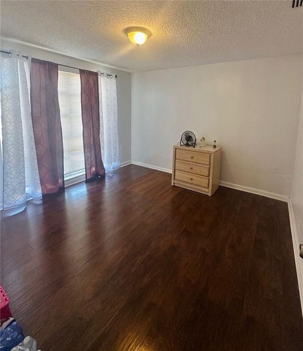 For Sale: $220,000 (2 beds, 1 baths, 1099 Square Feet)