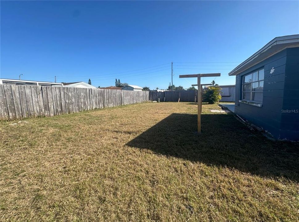 For Sale: $220,000 (2 beds, 1 baths, 1099 Square Feet)